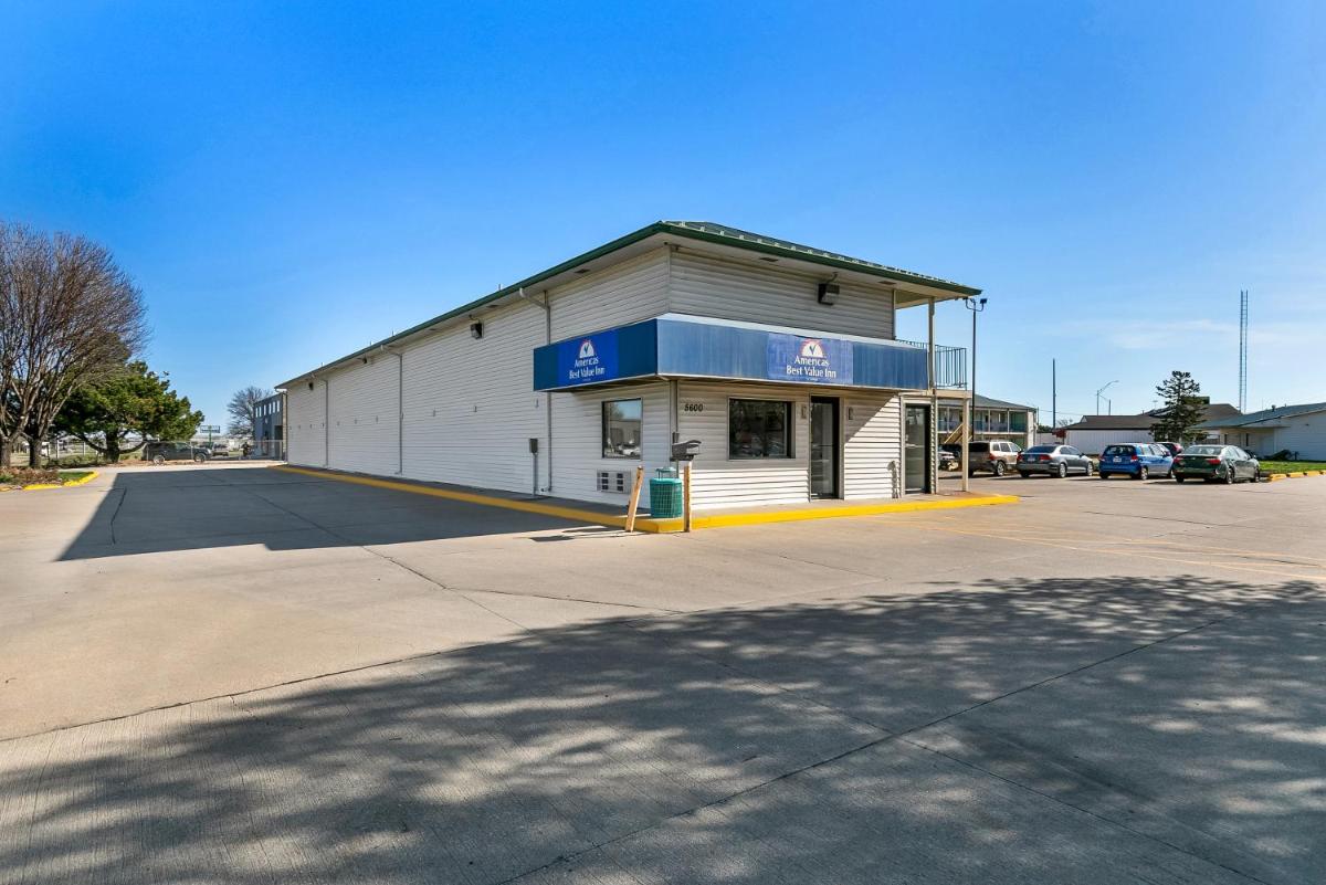 Americas Best Value Inn - Lincoln - image 3