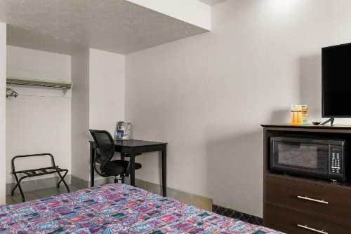 Americas Best Value Inn - Lincoln - image 8