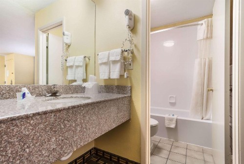 Rodeway Inn University District - image 26