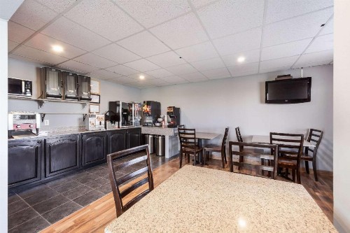 Rodeway Inn University District - image 4