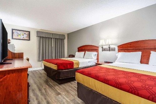 Econo Lodge Lincoln - image 12