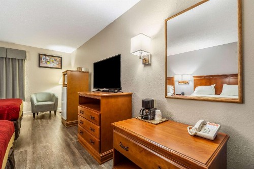 Econo Lodge Lincoln - image 19