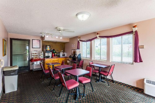 Econo Lodge Lincoln - image 2