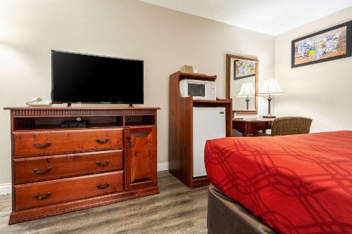 Econo Lodge Lincoln - image 20