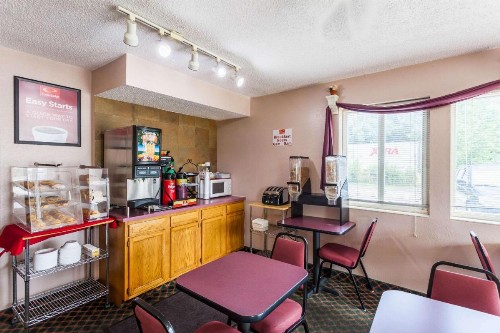Econo Lodge Lincoln - image 26