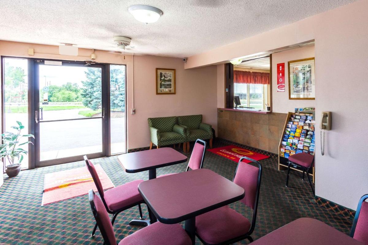 Econo Lodge Lincoln - image 3
