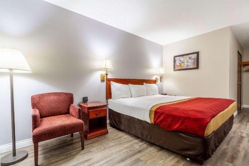Econo Lodge Lincoln - image 33
