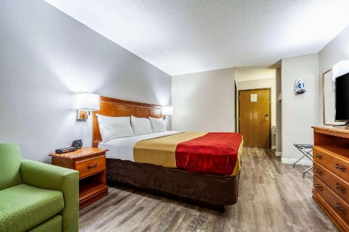 Econo Lodge Lincoln - image 36