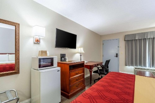 Econo Lodge Lincoln - image 45
