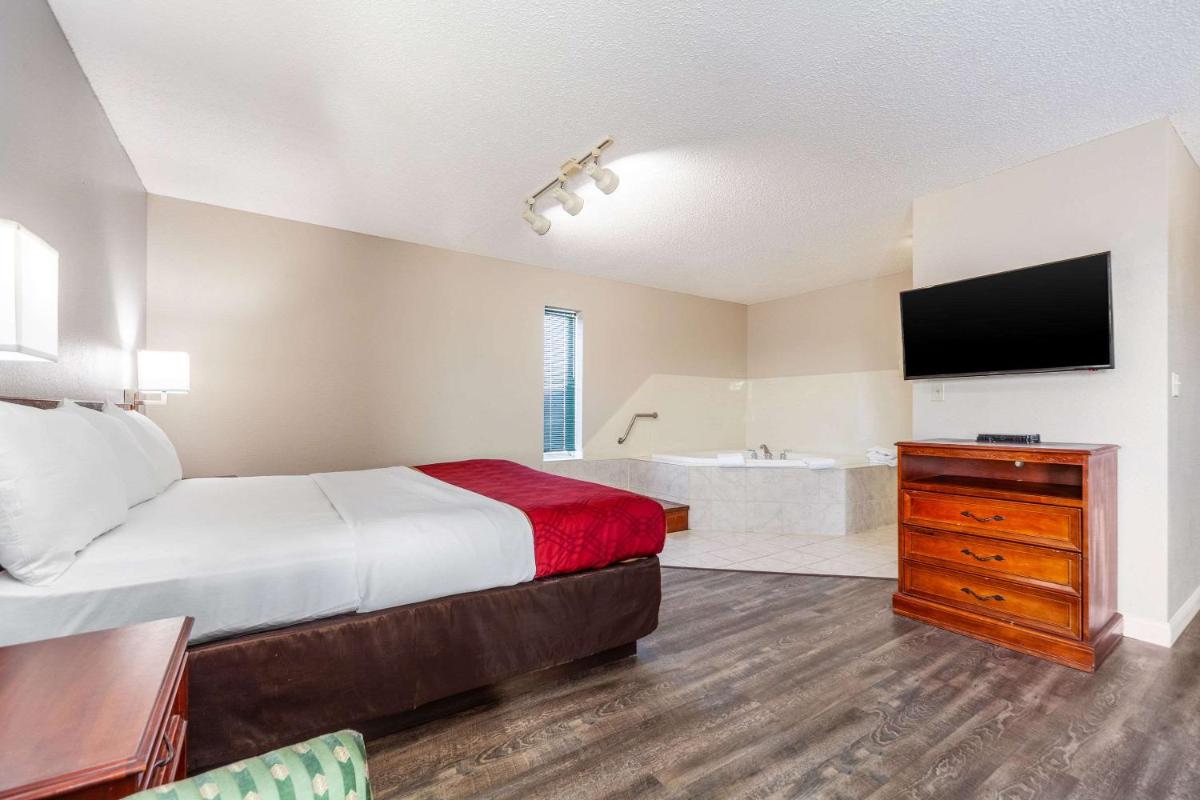 Econo Lodge Lincoln - image 5