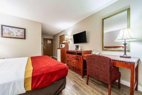 Econo Lodge Lincoln - image 9