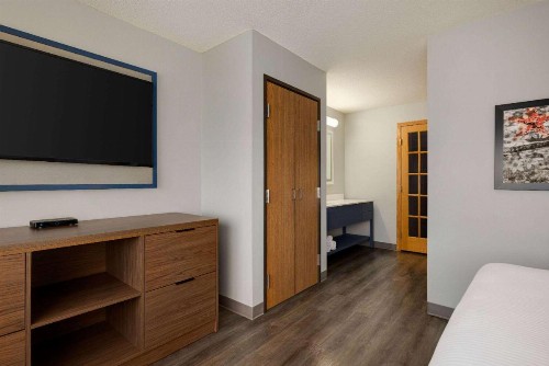 AmericInn by Wyndham Lincoln South - image 37