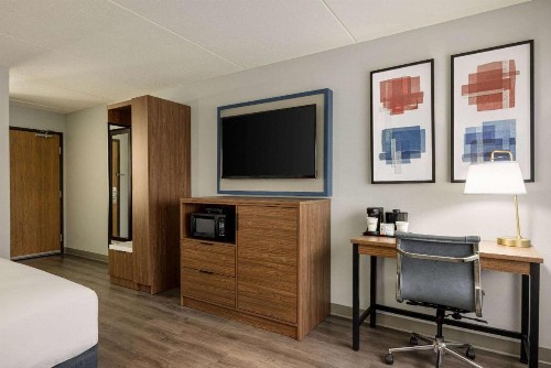 AmericInn by Wyndham Lincoln South - image 8