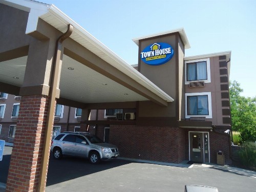 TownHouse Extended Stay Hotel Downtown - image 28