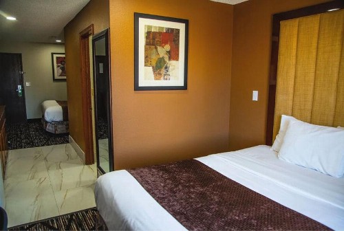 TownHouse Extended Stay Hotel Downtown - image 3