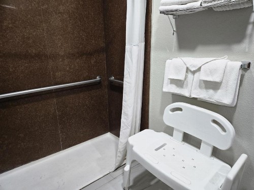 TownHouse Extended Stay Hotel Downtown - image 35