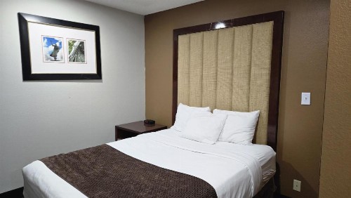 TownHouse Extended Stay Hotel Downtown - image 37