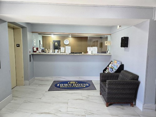 TownHouse Extended Stay Hotel Downtown - image 8