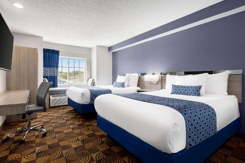 Microtel Inn & Suites Lincoln - image 11
