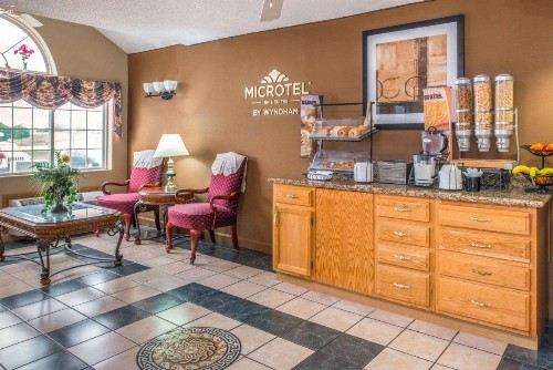 Microtel Inn & Suites Lincoln - image 13