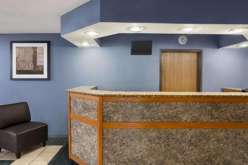 Microtel Inn & Suites Lincoln - image 14
