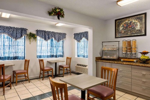 Microtel Inn & Suites Lincoln - image 16