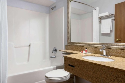 Microtel Inn & Suites Lincoln - image 24