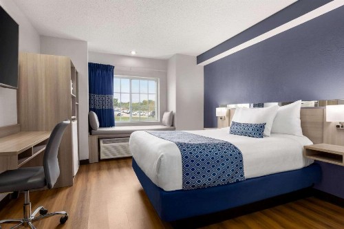 Microtel Inn & Suites Lincoln - image 3