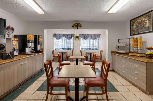 Microtel Inn & Suites Lincoln - image 9