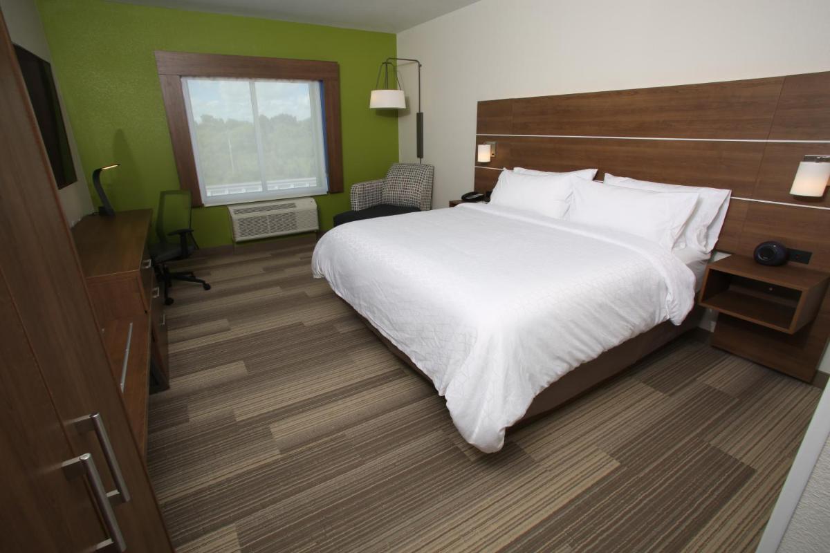 Holiday Inn Express Hotel and Suites Lincoln Airport an IHG Hotel - image 5