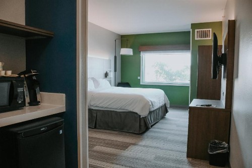 Holiday Inn Express Hotel & Suites Lincoln South an IHG Hotel - image 18