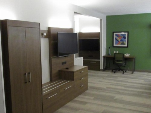 Holiday Inn Express Hotel & Suites Lincoln South an IHG Hotel - image 19