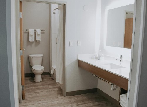Holiday Inn Express Hotel & Suites Lincoln South an IHG Hotel - image 24