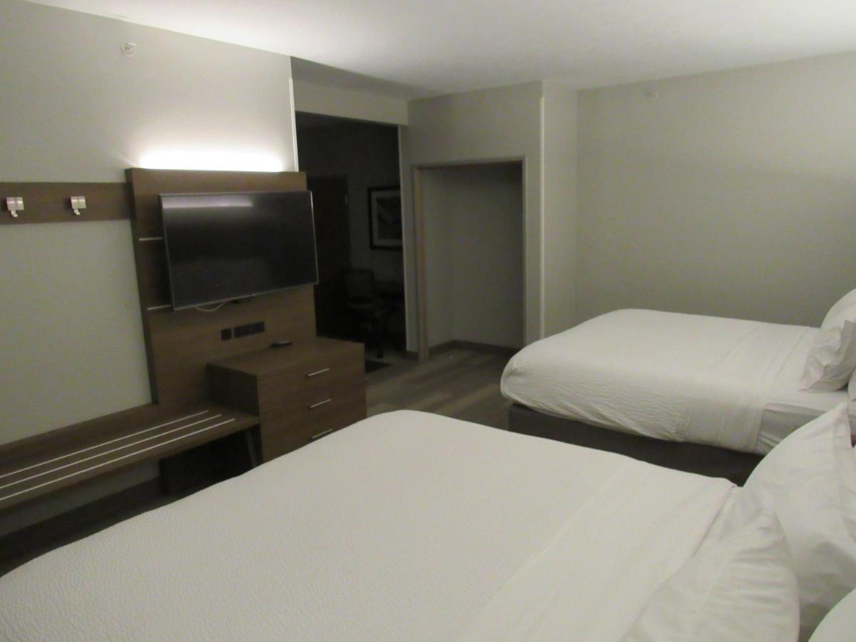 Holiday Inn Express Hotel & Suites Lincoln South an IHG Hotel - image 6