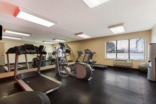 Country Inn & Suites by Radisson Lincoln Airport NE - image 12