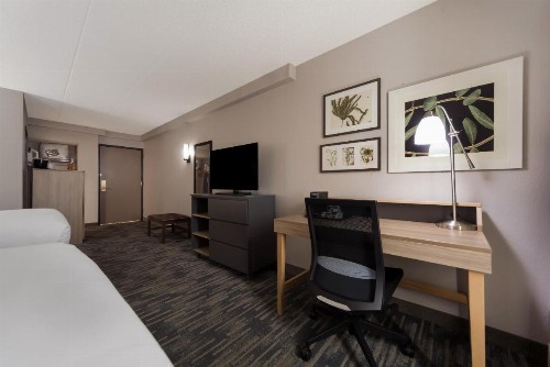 Country Inn & Suites by Radisson Lincoln Airport NE - image 19