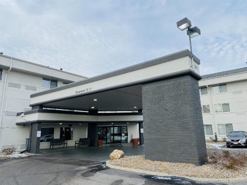 Country Inn & Suites by Radisson Lincoln Airport NE - image 22