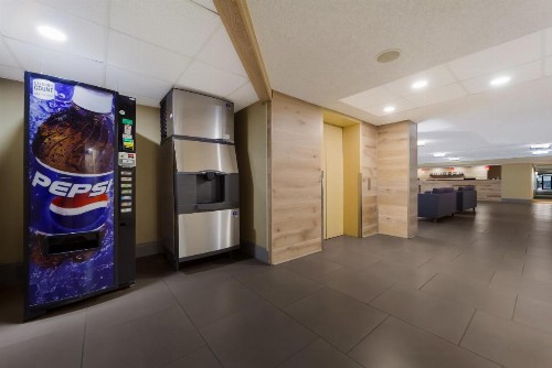 Country Inn & Suites by Radisson Lincoln Airport NE - image 3