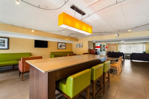 Country Inn & Suites by Radisson Lincoln Airport NE - image 37
