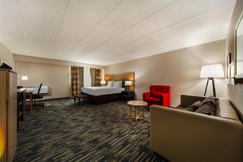Country Inn & Suites by Radisson Lincoln Airport NE - image 41