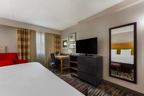 Country Inn & Suites by Radisson Lincoln Airport NE - image 43