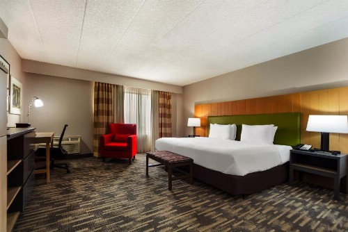 Country Inn & Suites by Radisson Lincoln Airport NE - image 9