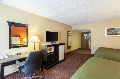 Quality Inn and Suites Lincoln - image 15