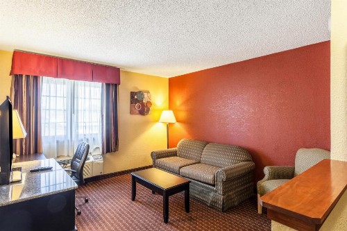 Quality Inn and Suites Lincoln - image 20