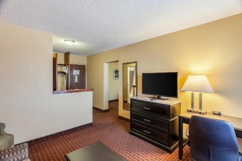 Quality Inn and Suites Lincoln - image 30