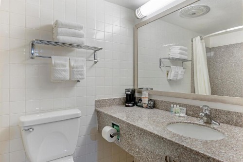 Quality Inn and Suites Lincoln - image 32