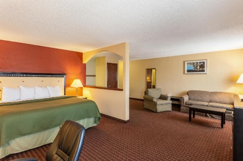 Quality Inn and Suites Lincoln - image 43