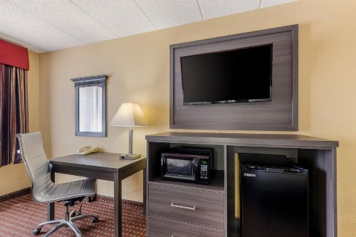 Quality Inn and Suites Lincoln - image 46