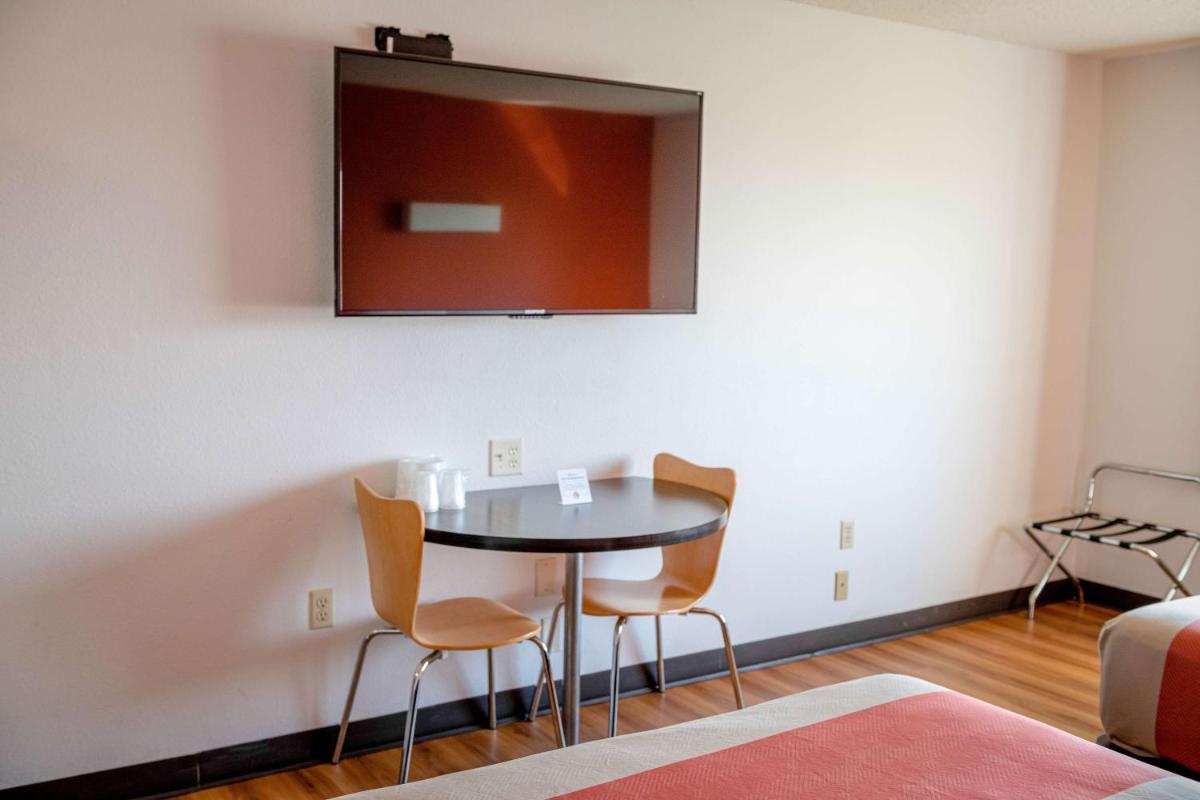 Motel 6-Lincoln NE - image 5