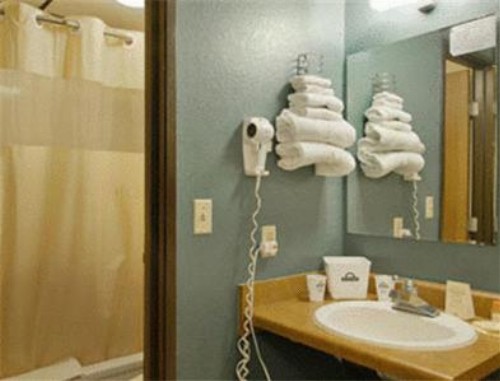 Sunset Inn & Suites - image 5